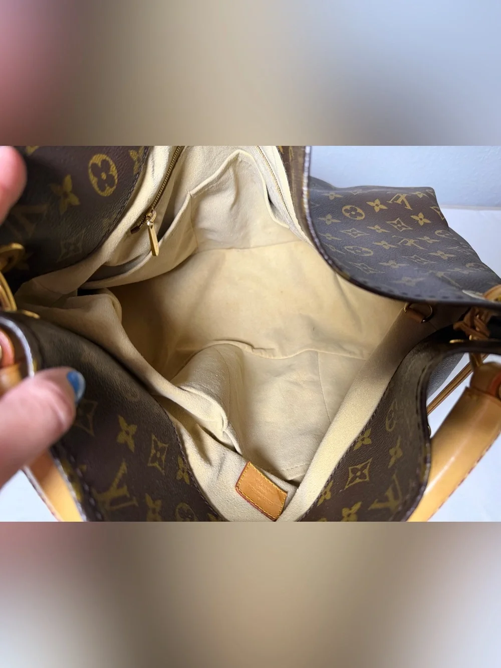 Louis Vuitton monogram Artsy with COA/dust bag